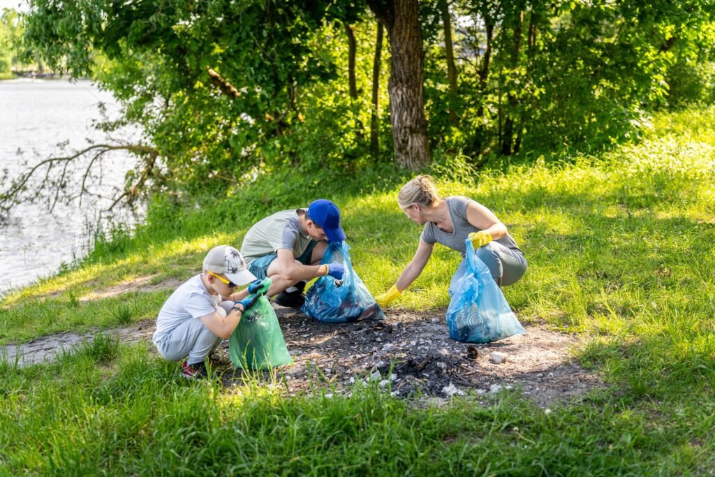 Šeima „River Clean Up“ tvarkymosi akcijoje