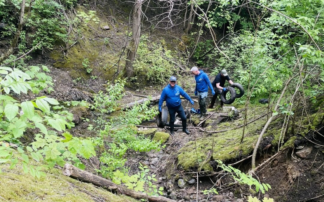 „River Cleanup Lietuva“ akcijos rezultatai – du puspilniai konteineriai ir raštas Vilniaus merui